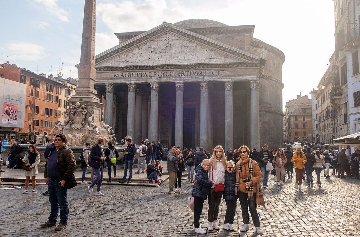The Pantheon and Piazza della Rotonda with tourists